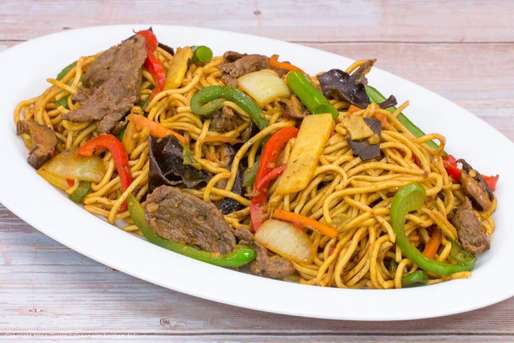 Bratnudeln mit Rumpsteakstreifen