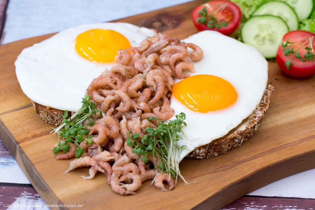 Krabbenbrot mit Spiegelei