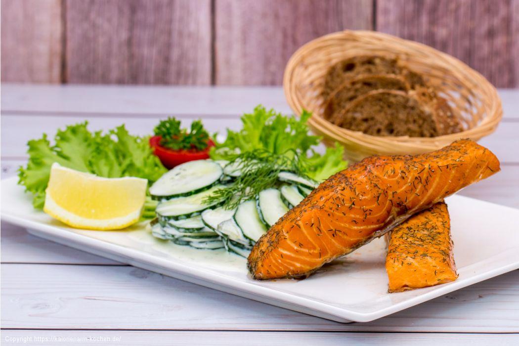 Stremellachs mit Gurkensalat