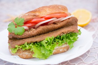 Broetchen-mit-Brathering-83311